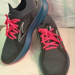 Brooks Levitate (5) Running Shoes – Women’s Size 10 – Excellent Condition